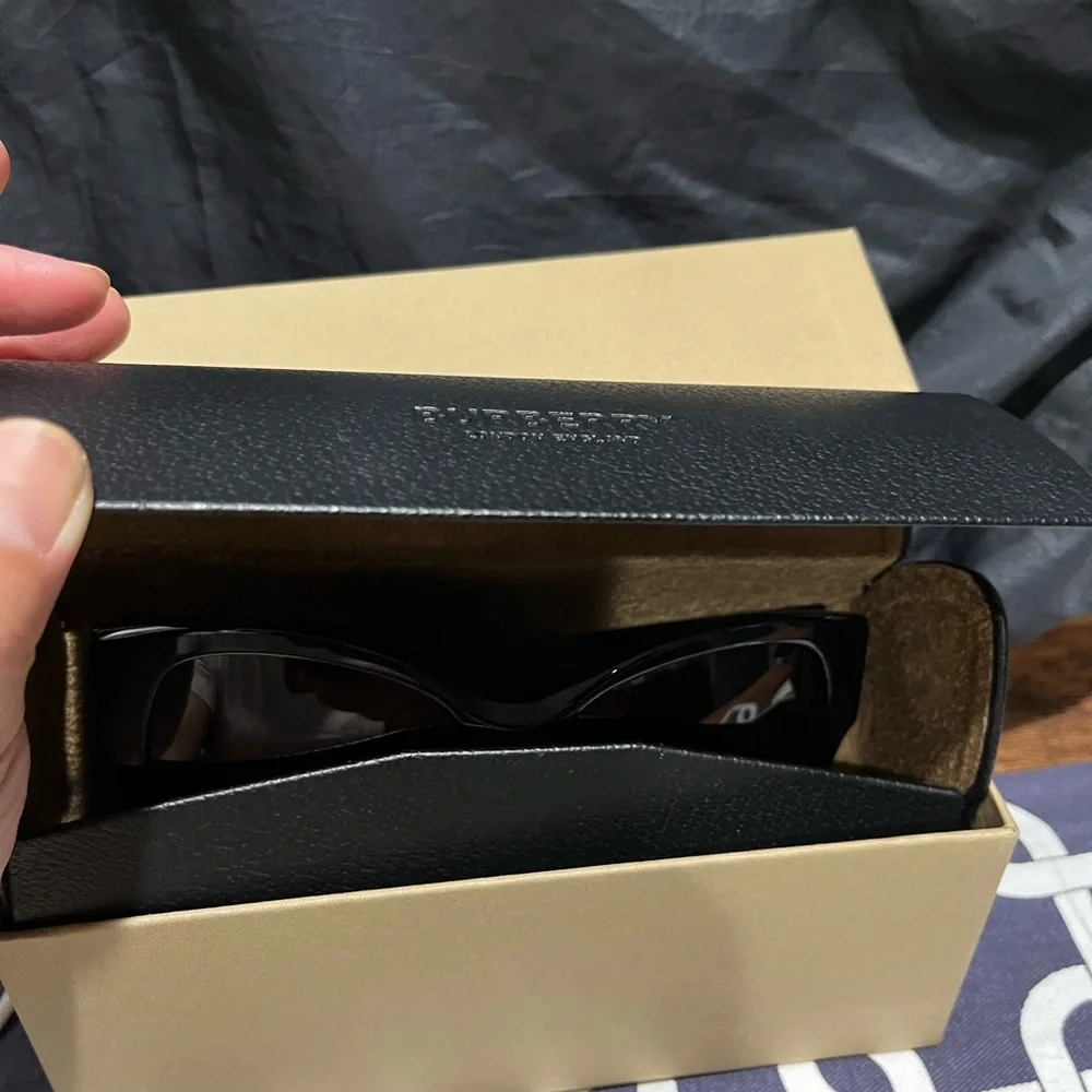 Burberry Sunglasses - Picture 7 of 9